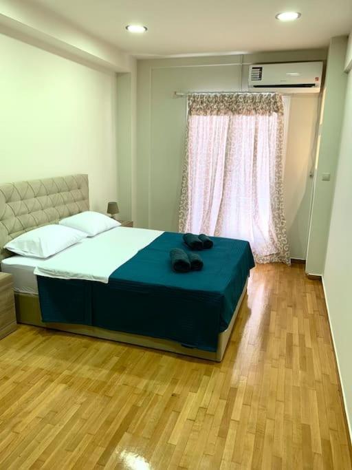 Spacious 4-Bedroom Family Home, 100M From Metro Atenas Exterior foto