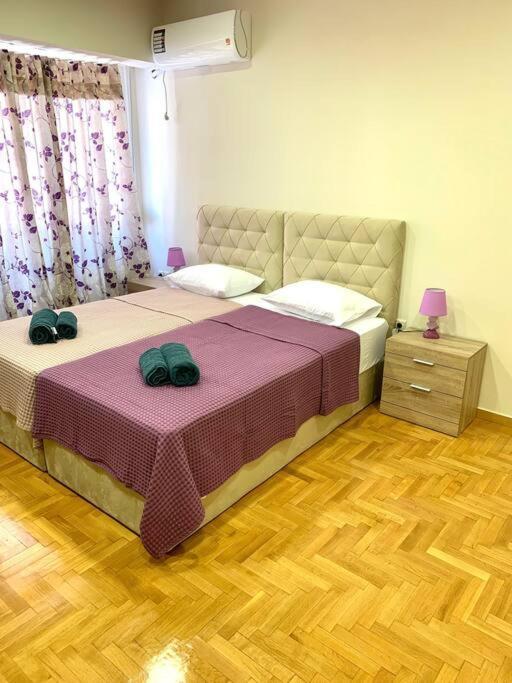 Spacious 4-Bedroom Family Home, 100M From Metro Atenas Exterior foto